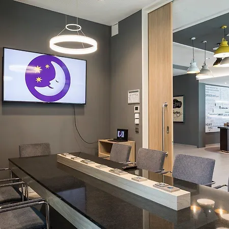 Express - - Centre מלון 3*