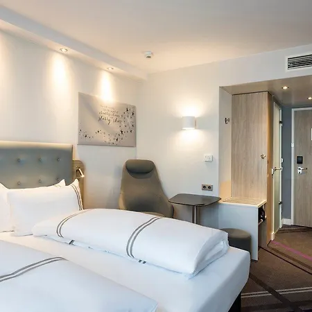 Express - - Centre מלון 3*