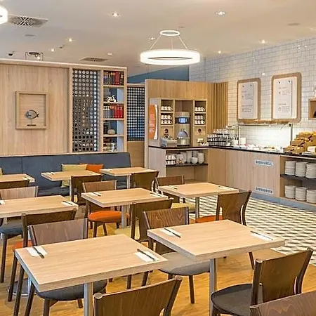 Express - - Centre מלון